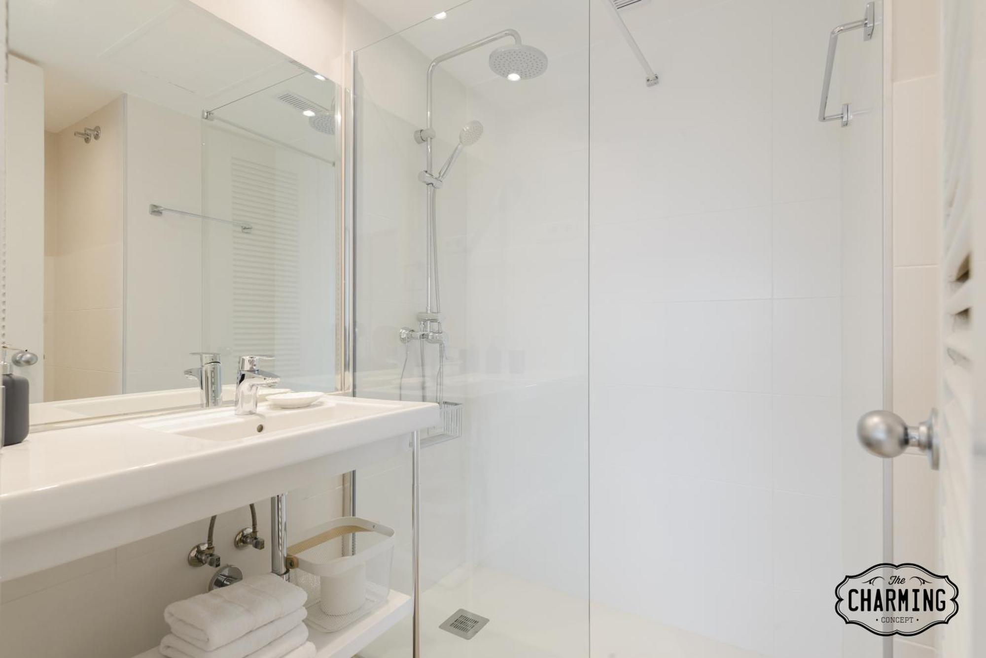 Apartamento Charming Eurobuilding 2 Terrace Exclusive - Plaza De Parking Madrid Exterior foto